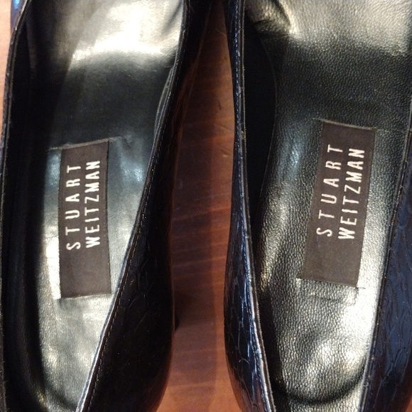 Stuart Weitzman Snakeskin Embossed Patent Leather Heels, Size 8C, Black - Picture 7 of 7